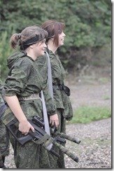 В лазертаге девушки